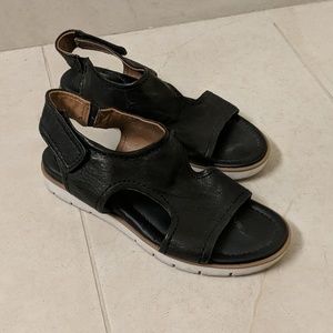 Sofft black leather sandal 6.5 white sneaker sole